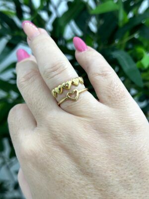 Anillo dorado corazones