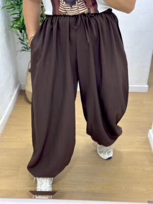 Pantalón abullonado Marrón