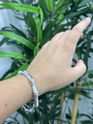 Pulsera brazalete plateada bambu grande