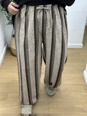 Pantalón rayas beige