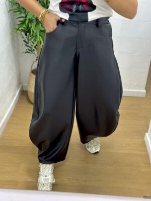 Pantalón Barrel polipiel negro