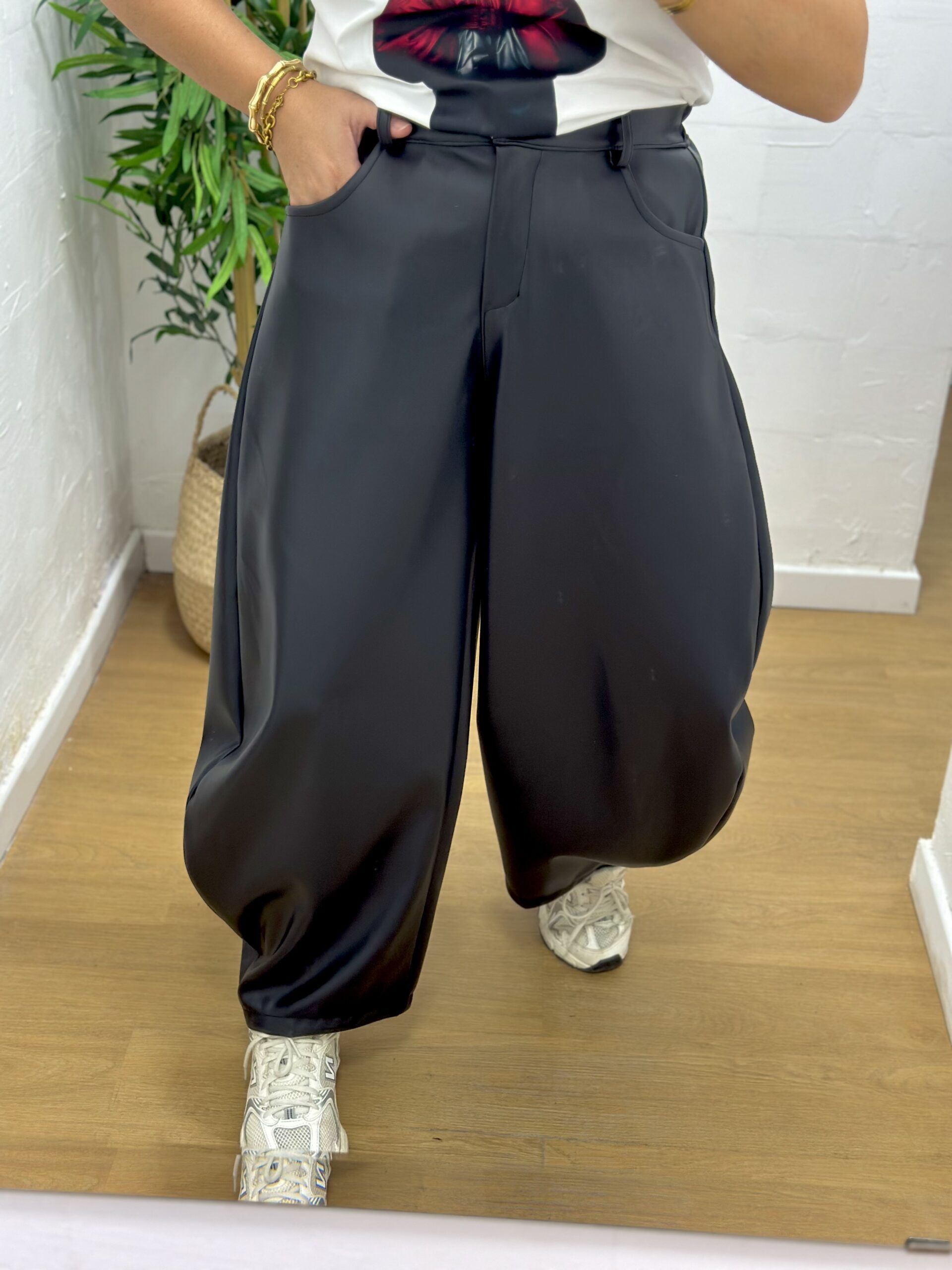 Pantalón Barrel polipiel negro